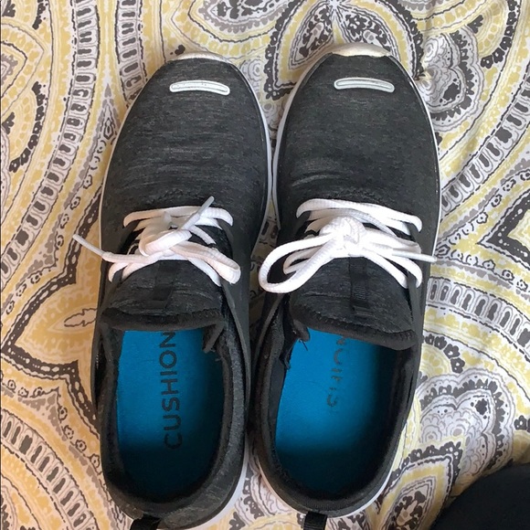 Women’s target champion shoes - Picture 2 of 4